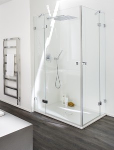 Eine Duschabtrennung aus Glas sorgt auch im kleinsten Bad für einen Wellnesstraum.